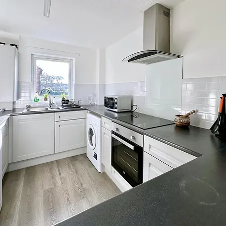 Apartment Fewster With Free Parking