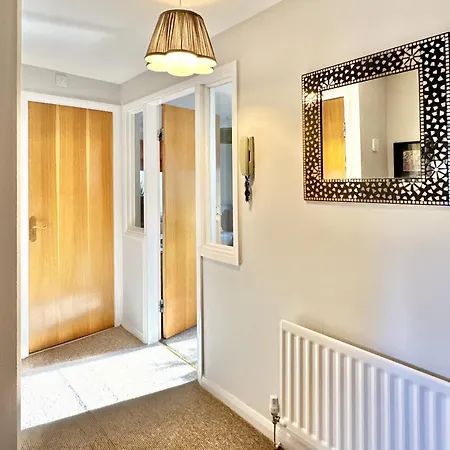 Fewster With Free Parking Apartment *