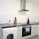 Apartment Fewster With Free Parking *