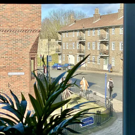 Fewster With Free Parking *