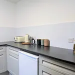 Fewster With Free Parking Apartman