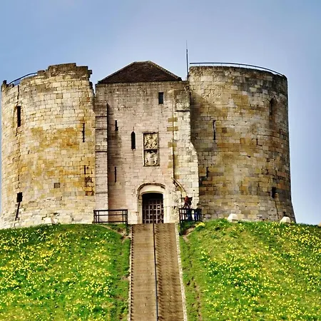 Fewster With Free Parking Apartmán