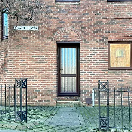 Fewster With Free Parking Apartman