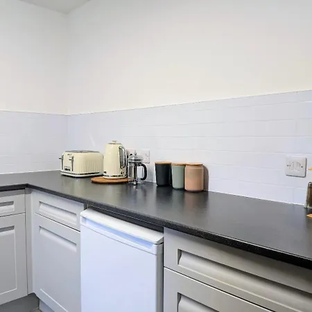 Fewster With Free Parking Apartmán